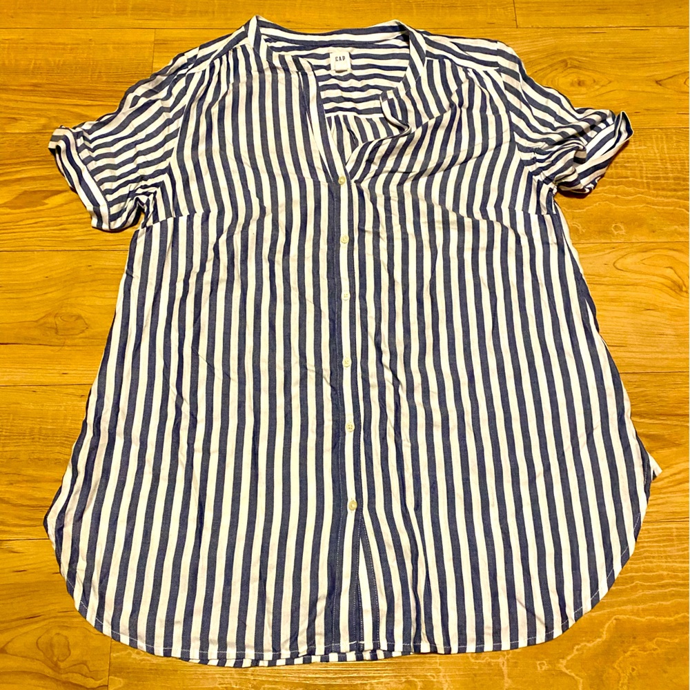 Gap Maternity Size small button down blouse
